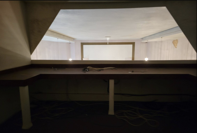 2026 Balcony Looking At Ceiling